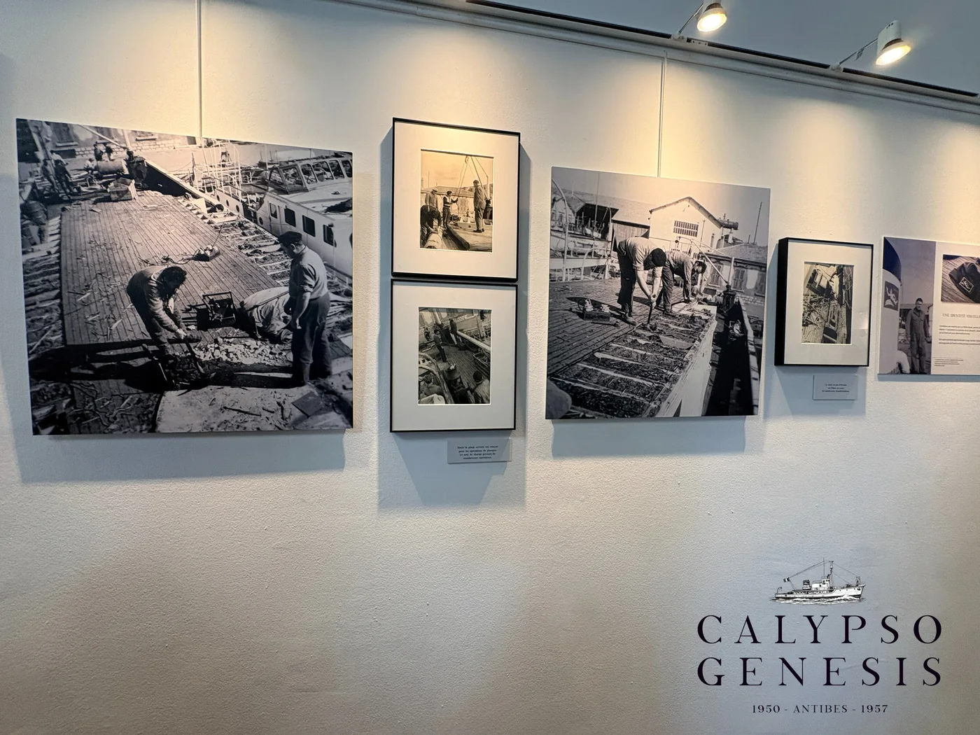 Les photographies historiques présentées sur les murs de la Médiathèque Albert-Camus.